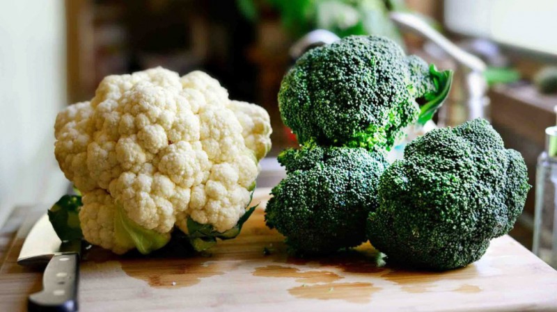 8 loai rau cu giau vitamin C nen tang cuong trong mua dich hinh anh 2 broccoli_cauliflower_1296x728_header.jpg