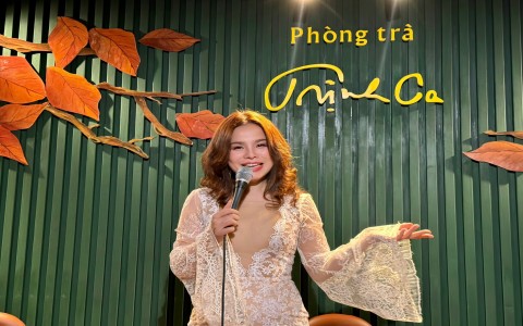 Ca sĩ Bích Ngọc - Ngôi sao phòng trà và những tình khúc vượt thời gian