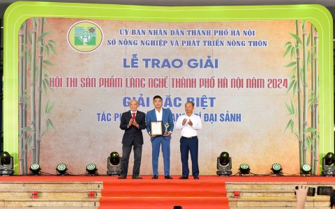 Nghệ nhân Bùi Bạch Đằng: Hành trình trở thành "Thần Đèn" của làng nghề kính nghệ thuật
