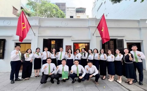 ESG TRONG CÔNG TÁC ĐẢNG VÀ HOẠT ĐỘNG KINH DOANH TẠI CHI BỘ 3 – VIETCOMBANK SỞ GIAO DỊCH