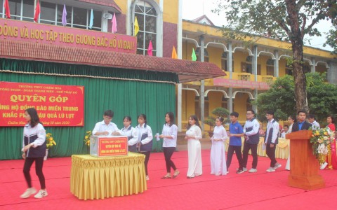 Thầy trò Tuyên Quang chia sẻ với đồng bào miền Trung