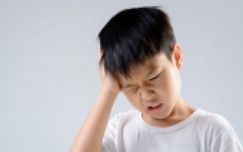 Chớ xem thường khi trẻ kêu đau đầu