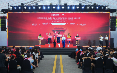 Huỳnh Anh Khôi và Phạm Thị Hồng Lệ cùng đạt hạng nhất Giải Marathon Quốc tế Hà Nội Techcombank mùa thứ 5