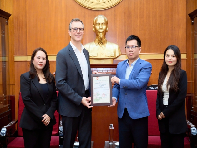 Pernod Ricard Việt Nam trao tặng 1 tỷ đồng hỗ trợ đồng bào miền Trung, Tây Nguyên bị thiệt hại do mưa lũ gây ra