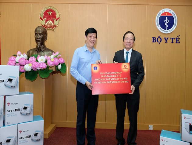 Bộ Y tế tiếp nhận 3.200 máy thở của Tập đoàn Vingroup phục vụ chống dịch COVID-19